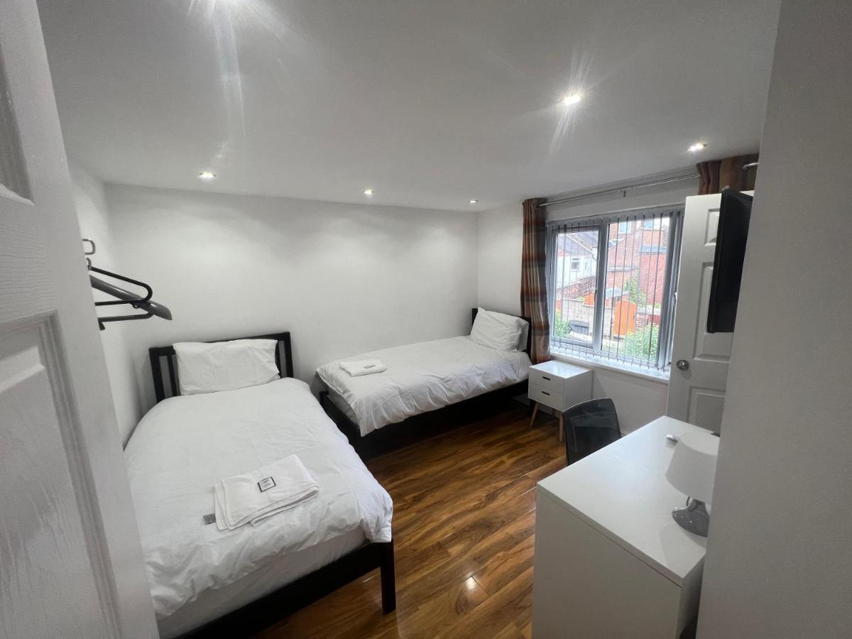 Отель Tarleton House Stoke-on-Trent Экстерьер фото