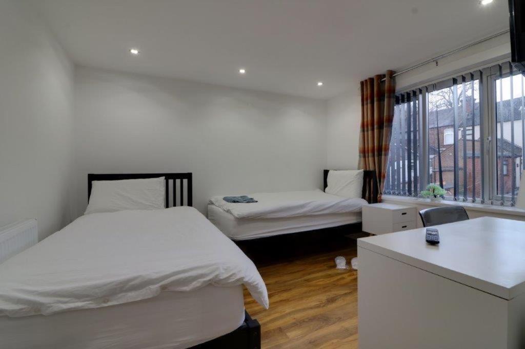 Отель Tarleton House Stoke-on-Trent Экстерьер фото